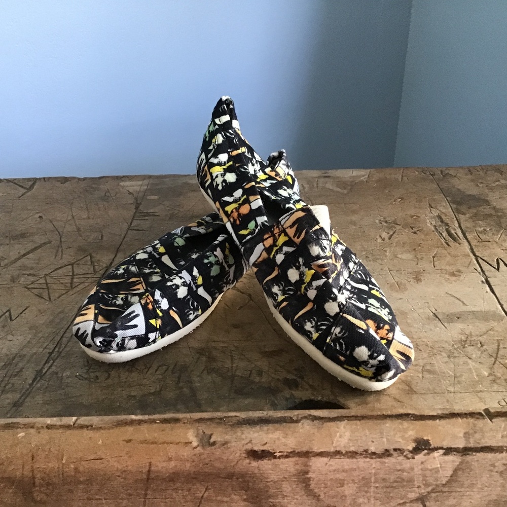 Size 6M Tom’s espadrilles
